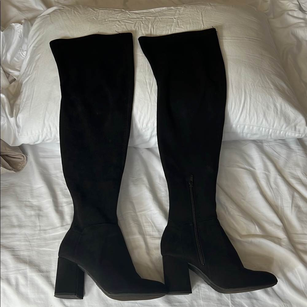 Elegant Black Knee-High Women's Boots